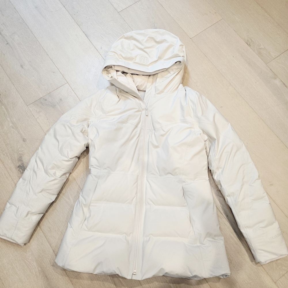 Lululemon WomenStretch Seal Sleet Street Jacket - Size 10 - Bone Color